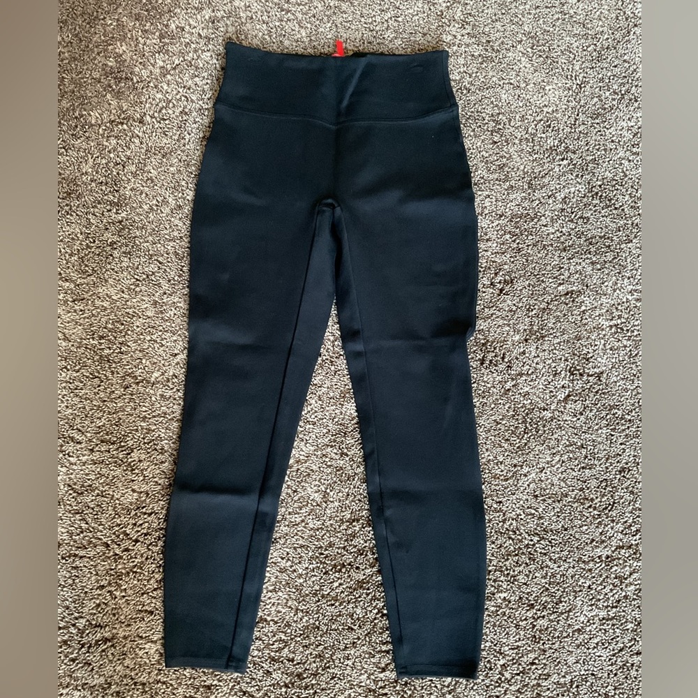 Preowned Spanx brand Ponte Leggings in black size Medium